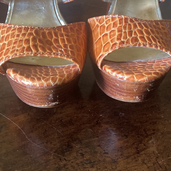 Michael Kors. Size 6. Orange platform heels. Gold buckle and decals. - Picture 4 of 7